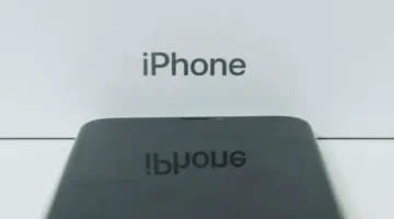 آيفون «أبل» الزجاجي.. خطة الشاشة المتواصلة لنسخة الذكرى 20