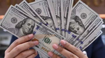 سعر الدولار في البنوك المصرية يستقر عند [52.75 جنيهاً] بدعم سيولة النقد الأجنبي